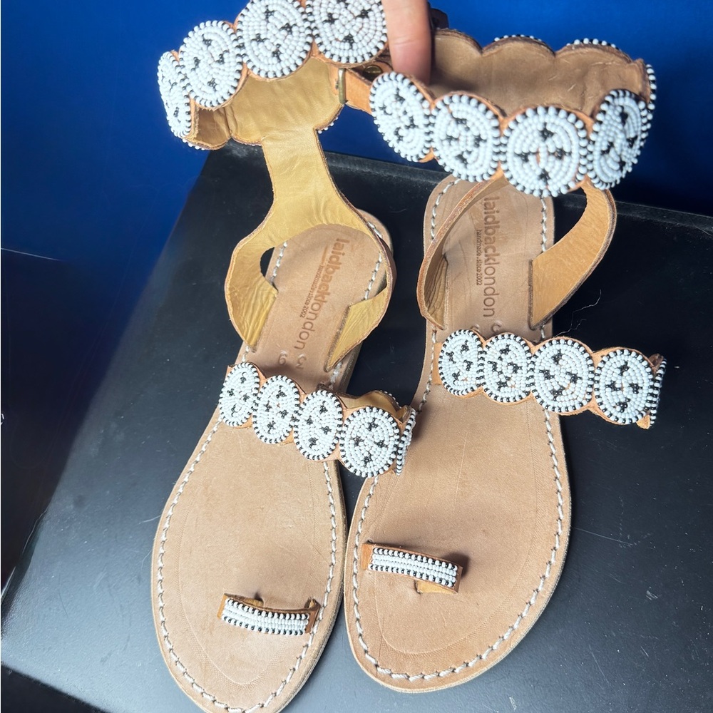 Laidback London Flat leather Sandals w/ White Maasai Beaded Detailing Sz 39